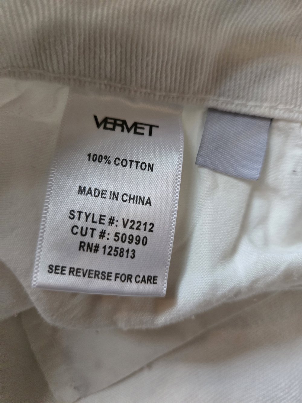 Vervet Distressed White Boyfriend Jeans — Casual Relaxed Fit - Picture 4 of 6